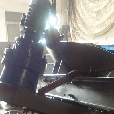 153224418.jpg 旋轉(zhuan)溜子2.jpg